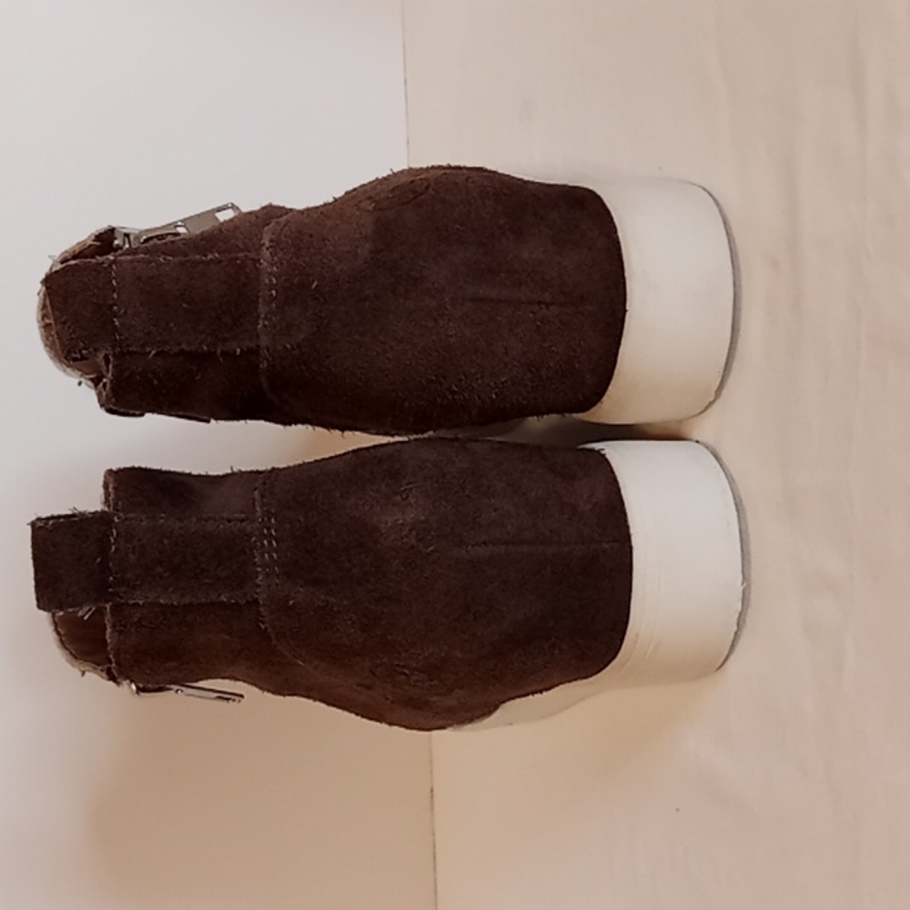 Roper Wedged Sneaker w/ Southwestern design & Brown Faux Leather Like New - Picture 4 of 9